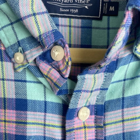 Vineyard Vines Men’s button down shirt - Picture 5 of 6